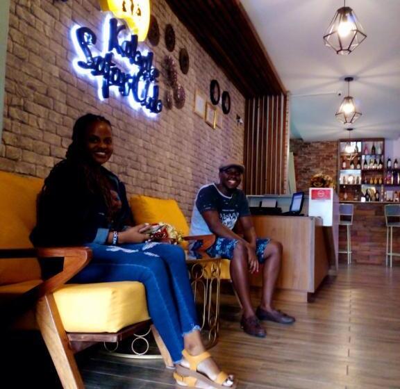 هتل Kabale Safari Club