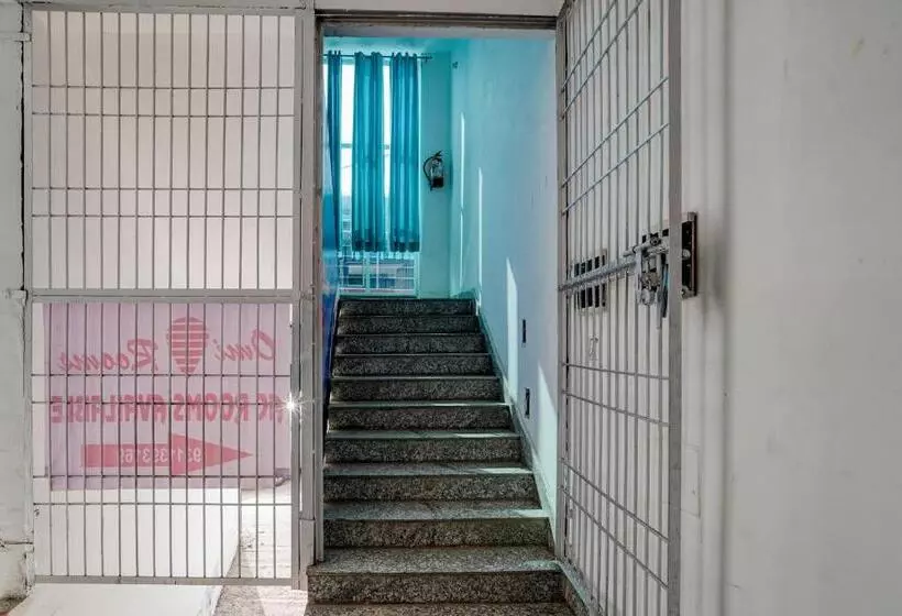 ホテル Oyo Flagship Omi Rooms