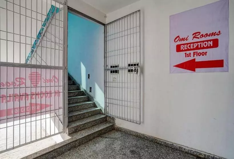 ホテル Oyo Flagship Omi Rooms