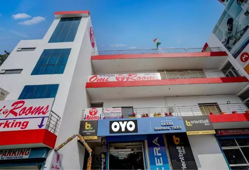 ホテル Oyo Flagship Omi Rooms