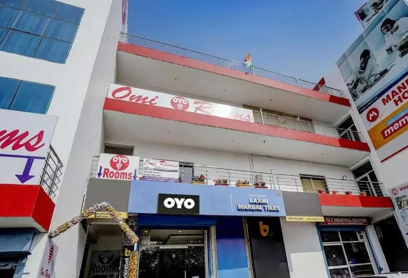 ホテル Oyo Flagship Omi Rooms