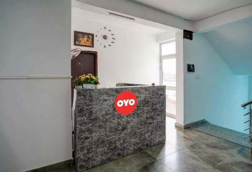 ホテル Oyo Flagship Omi Rooms