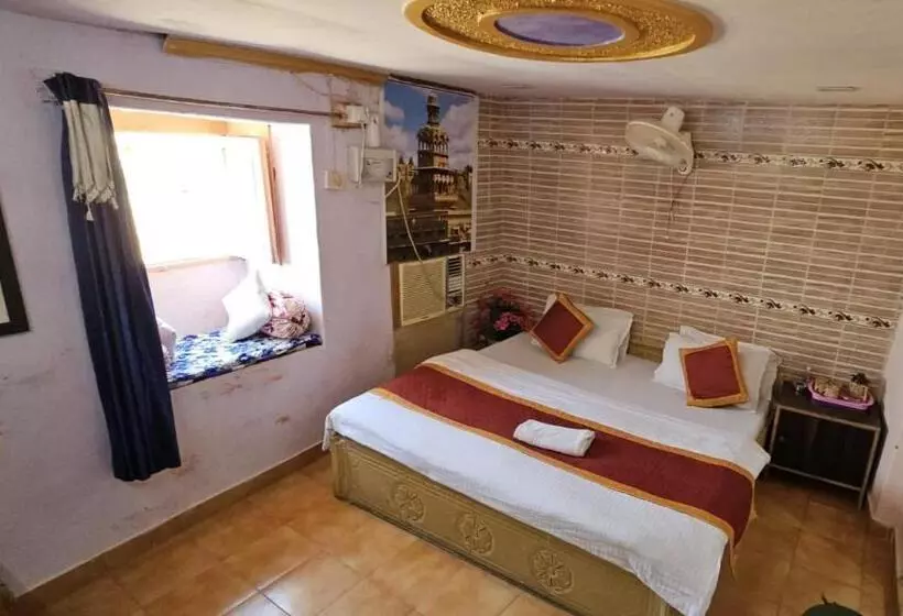 Nomadic Backpackers Hostel