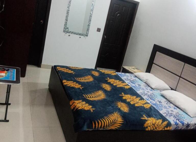 پانسیون Family Guest House In Gulshan E Iqbal , Block 10