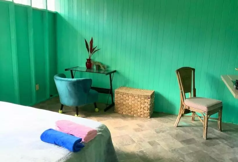 ペンション Simple Rustic Studio Deluxe Bed In Tropical Fruits Garden
