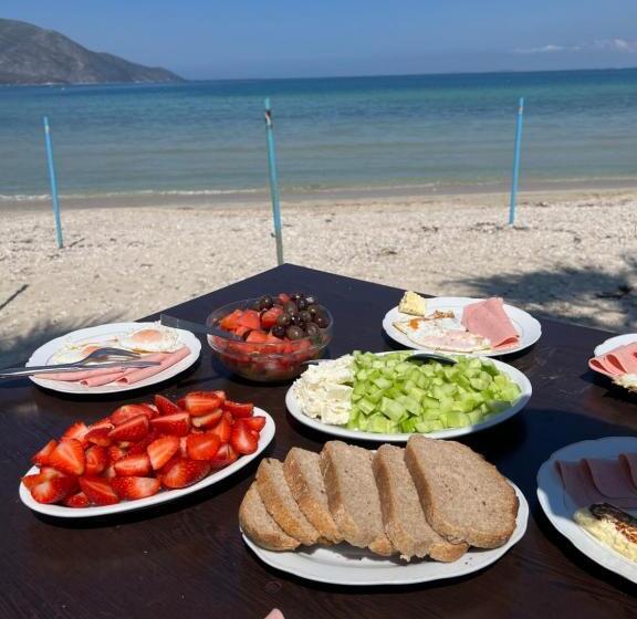 استراحتگاه Miqt Beach   Bungalows