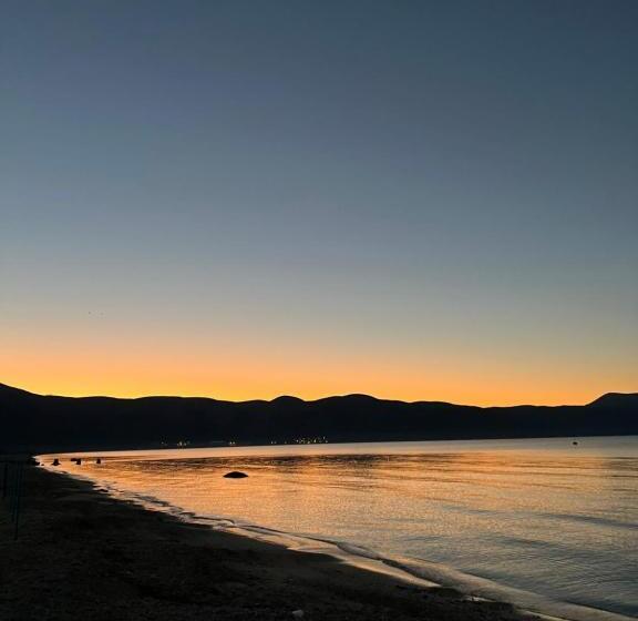 استراحتگاه Miqt Beach   Bungalows