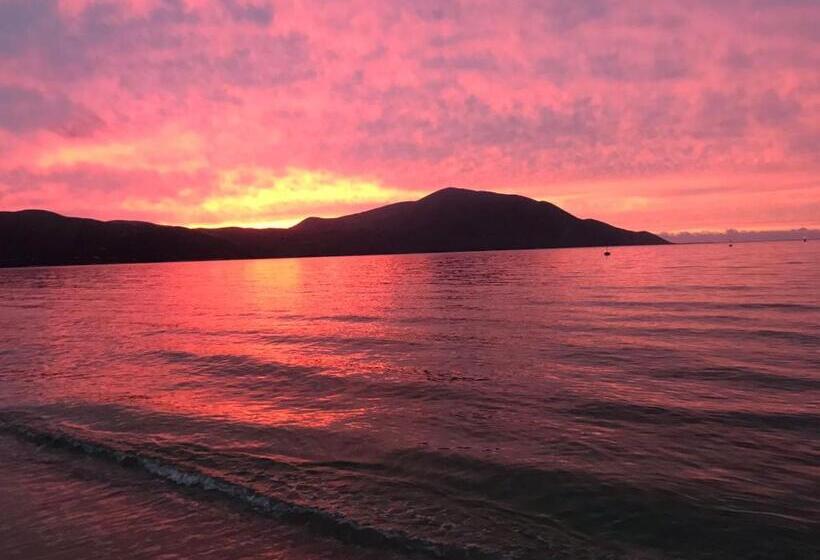 استراحتگاه Miqt Beach   Bungalows