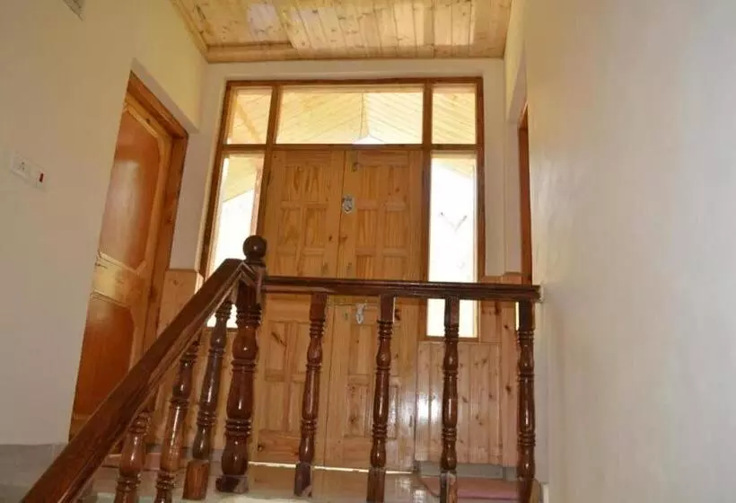 Lomakeskus Shivam Cottage Naggar, Manali