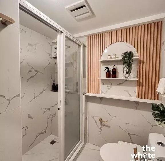 The White Nooks At Verdon Parc