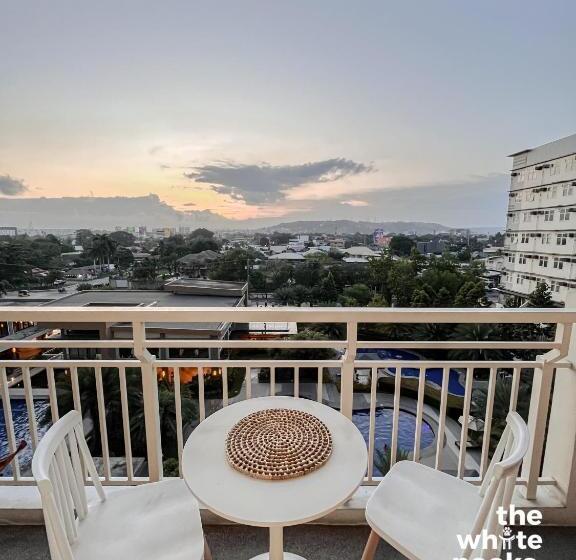 The White Nooks At Verdon Parc