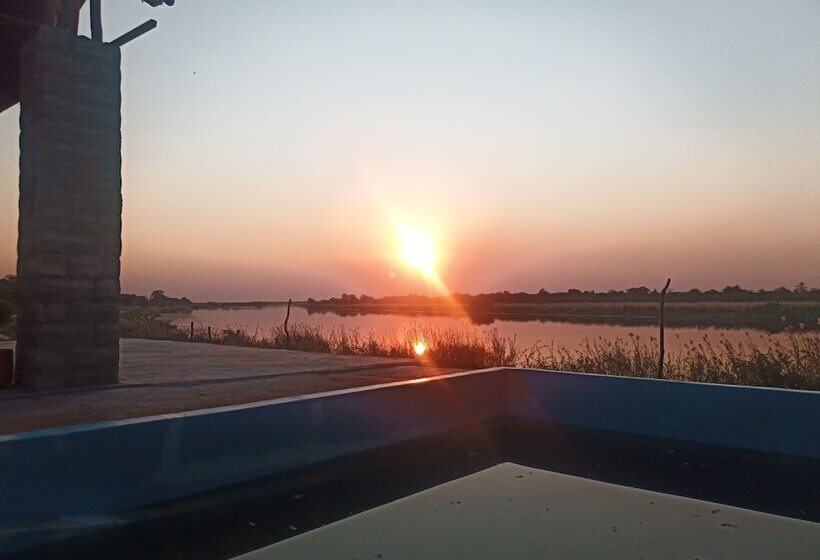 تختخواب و صبحانه Mpora River Lodge