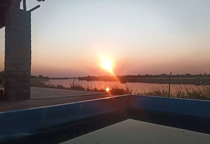 تختخواب و صبحانه Mpora River Lodge