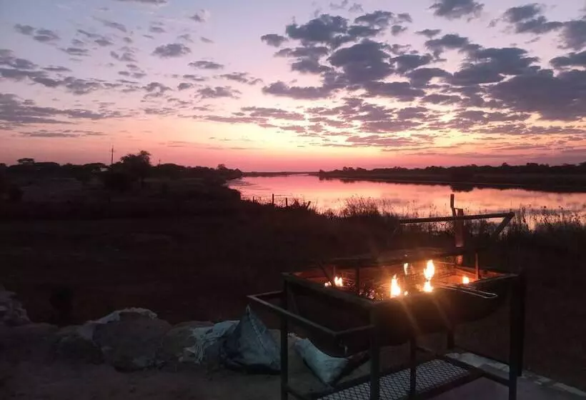 تختخواب و صبحانه Mpora River Lodge