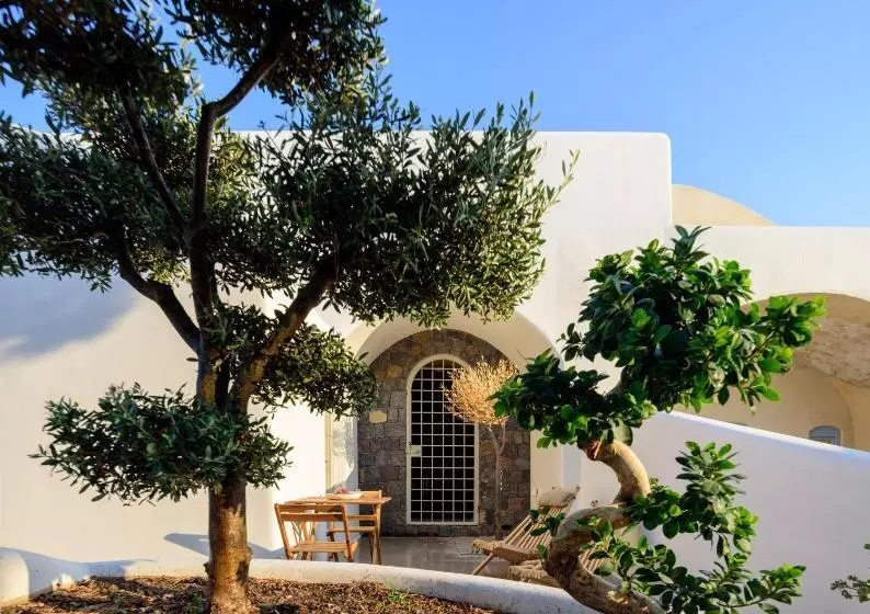 تختخواب و صبحانه Oia Treasures Art Suites