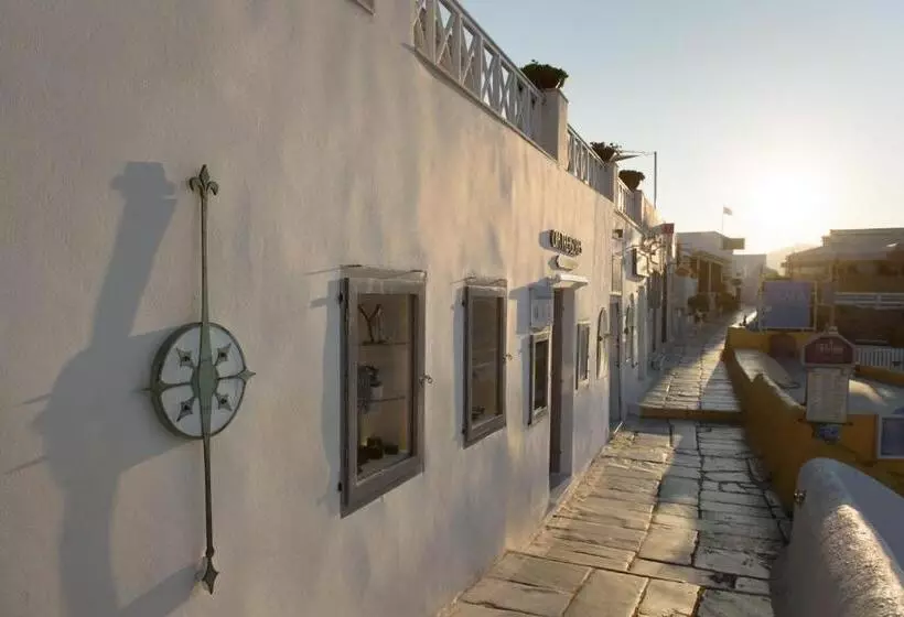 تختخواب و صبحانه Oia Treasures Art Suites