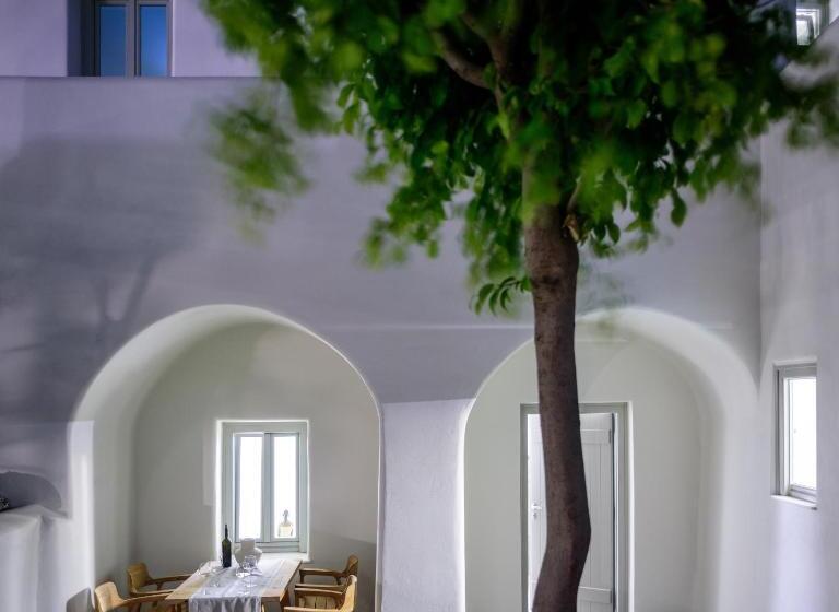 تختخواب و صبحانه Oia Treasures Art Suites