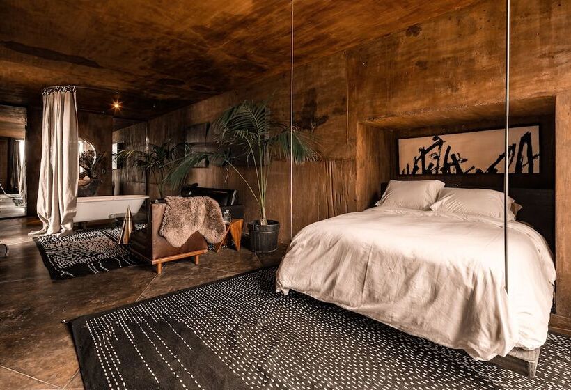 Casa Silencio Hotel Boutique & Distillery