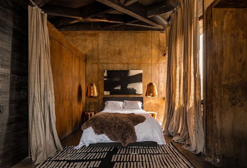 Casa Silencio Hotel Boutique & Distillery