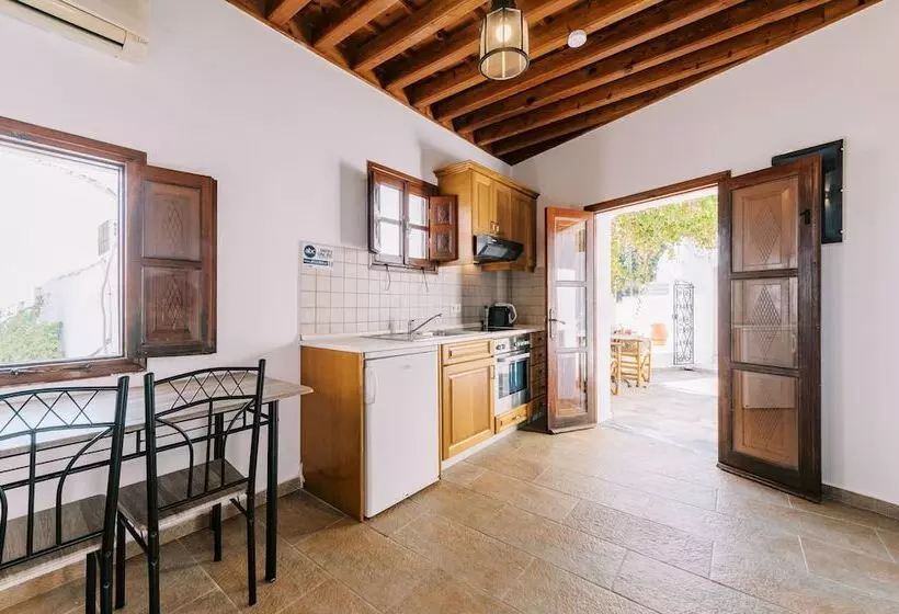 Hotelli Arte Lindos Suites