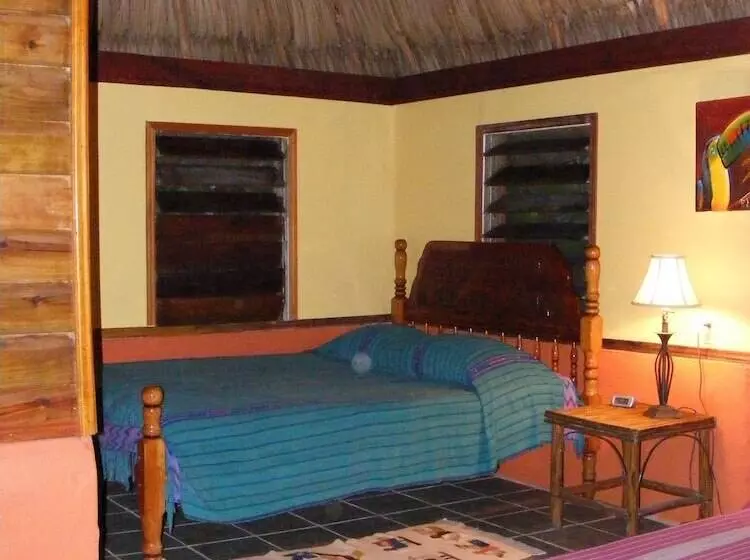 Hotelli Cohune Palms River Cabanas