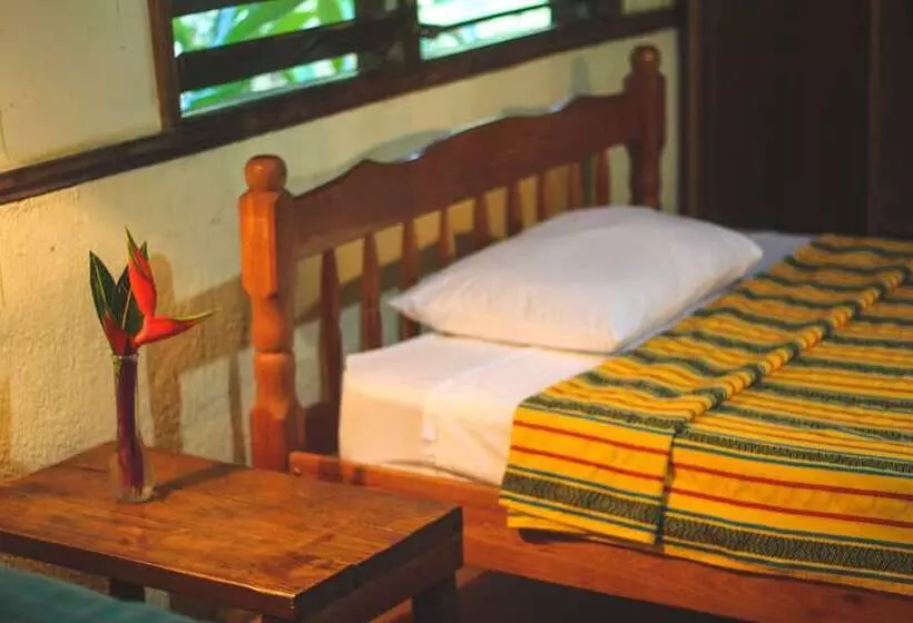 Hotelli Cohune Palms River Cabanas