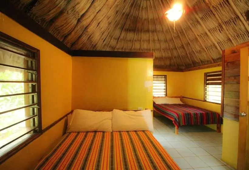 Hotelli Cohune Palms River Cabanas