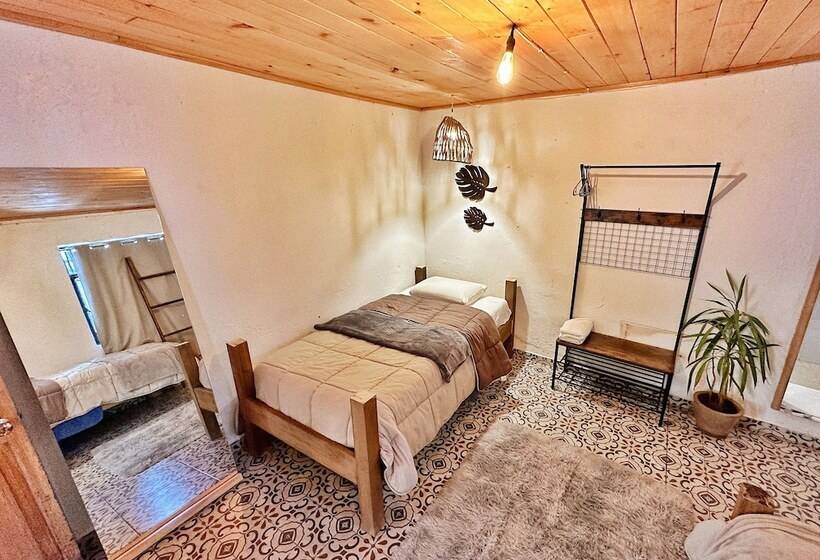 فندق Hostal Neutro