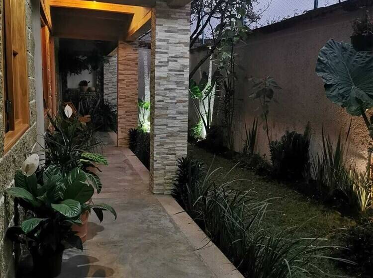 فندق Hostal Neutro