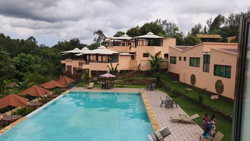 هتل Lagoon Resort & Spa