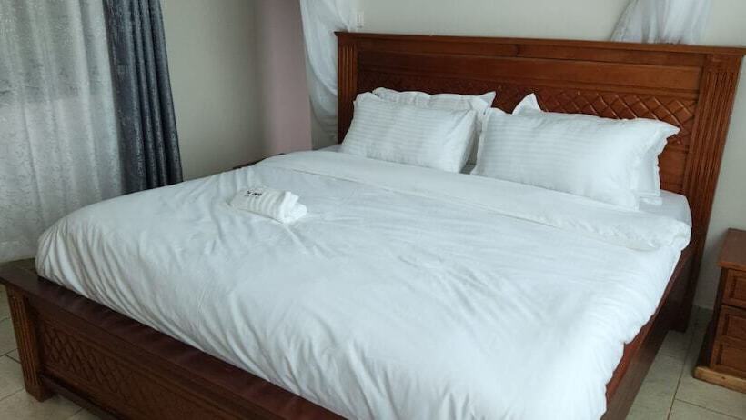 هتل Lagoon Resort & Spa