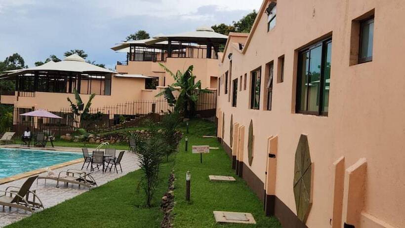 هتل Lagoon Resort & Spa