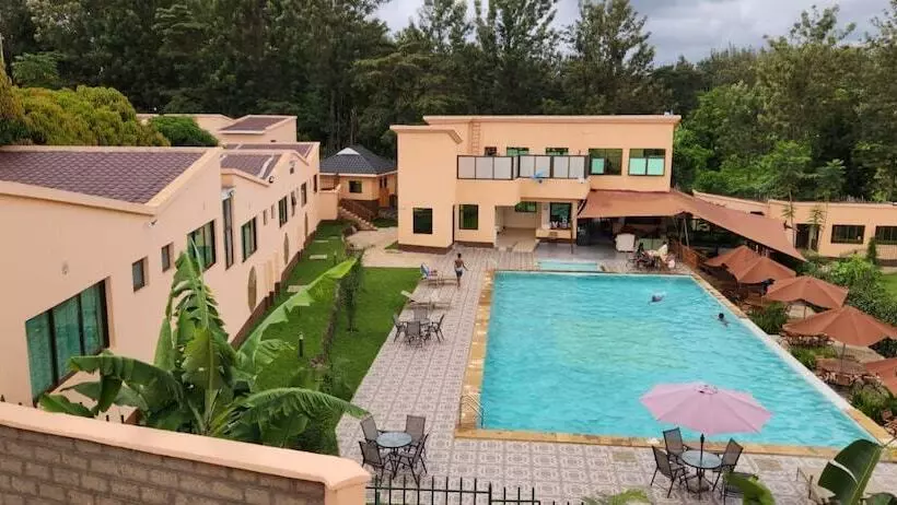 هتل Lagoon Resort & Spa