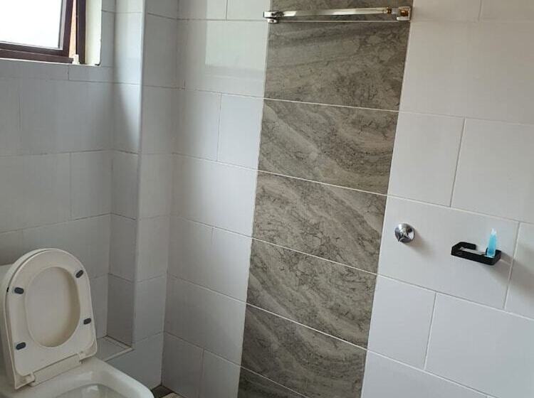 هتل Lagoon Resort & Spa