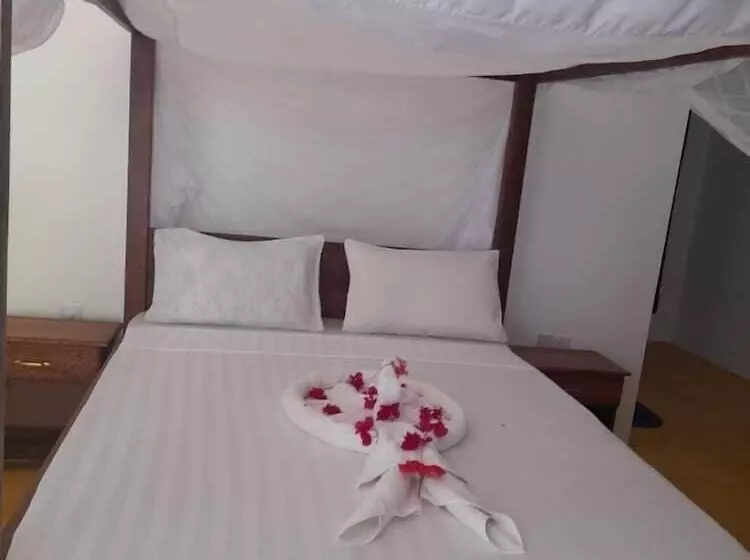 Hotelli Majani Breeze