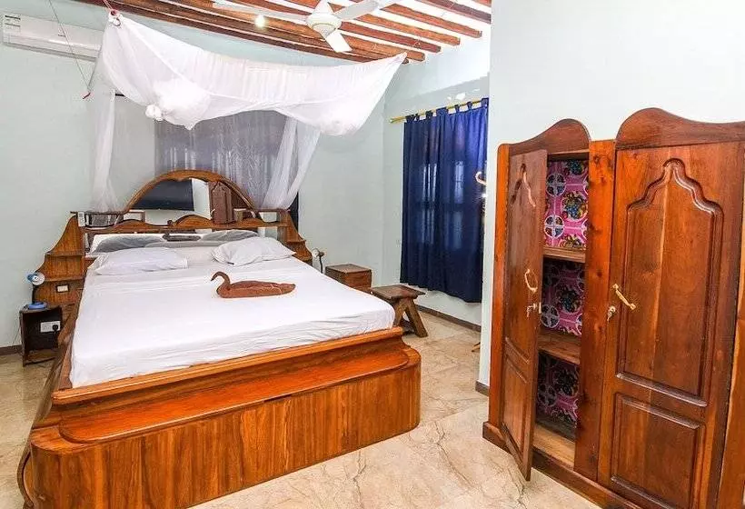 Hotelli Majani Breeze