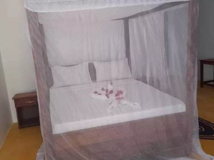 Hotelli Majani Breeze