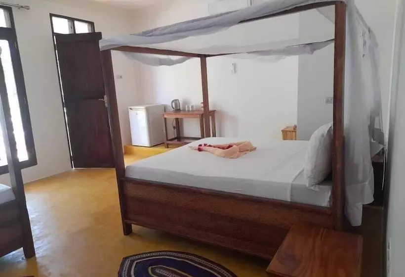 Hotelli Majani Breeze