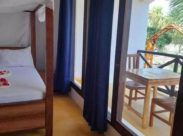 Hotelli Majani Breeze