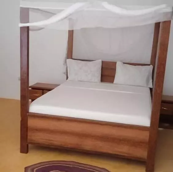 Hotelli Majani Breeze