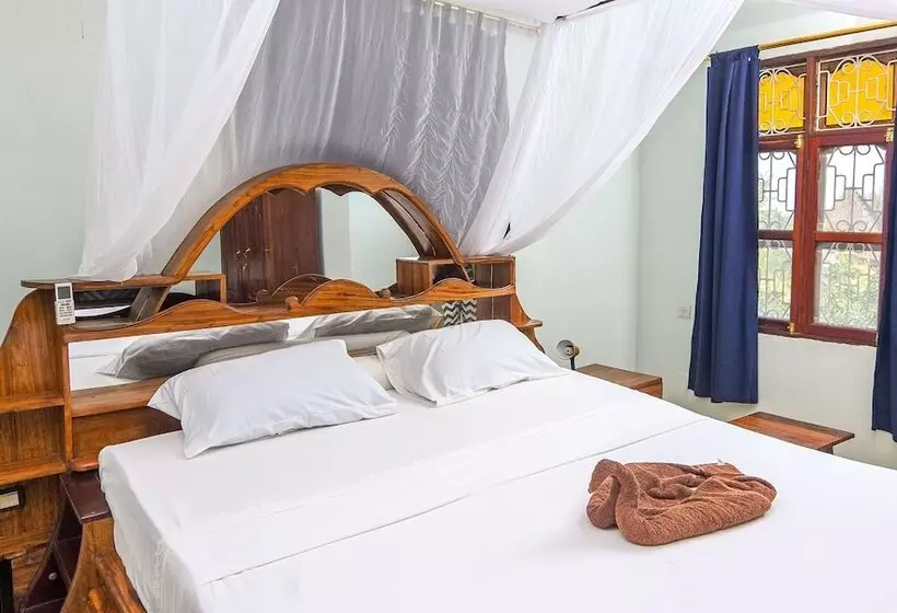 Hotelli Majani Breeze