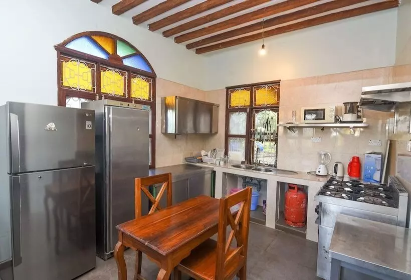 Hotelli Majani Breeze