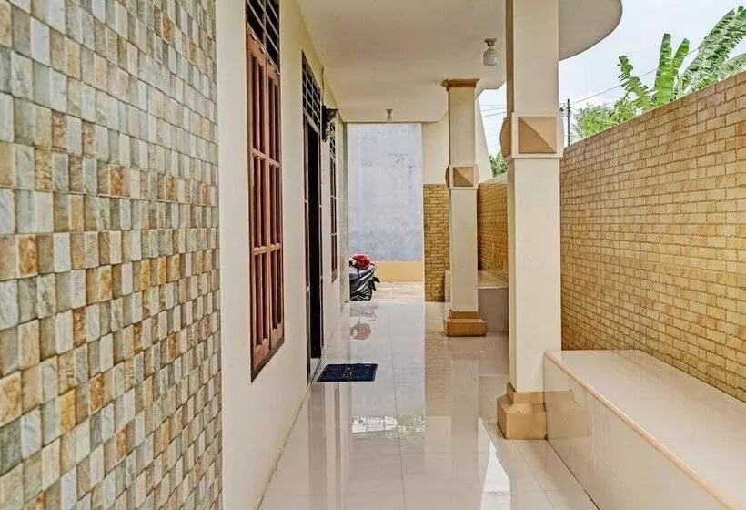 ホテル Pondok Aurel Wahidin By  Oyo