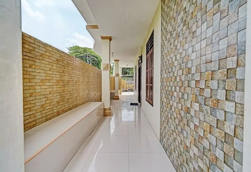 ホテル Pondok Aurel Wahidin By  Oyo