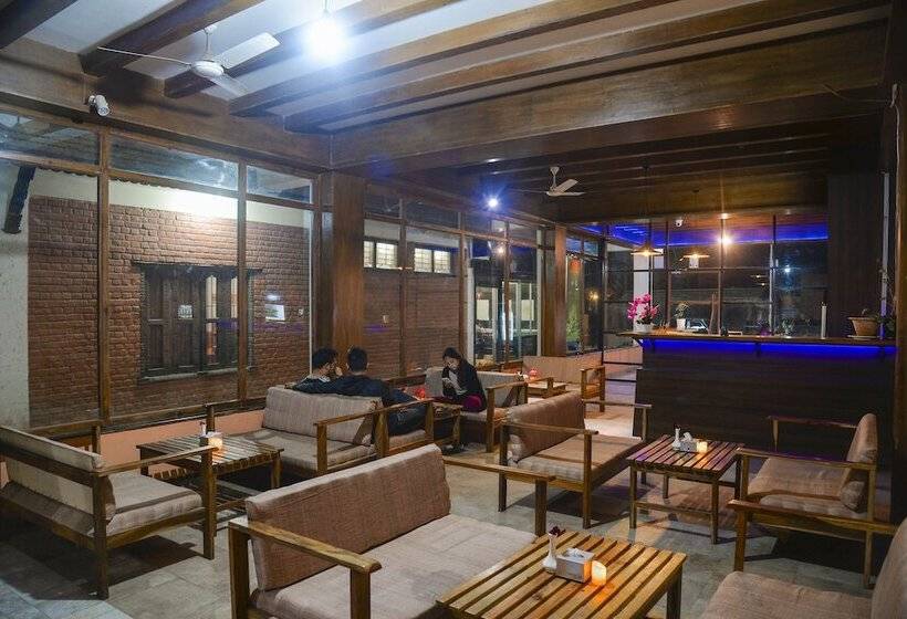 هتل Riverside Jungle Retreat