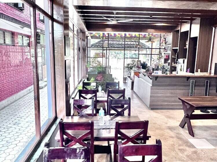 هتل Riverside Jungle Retreat