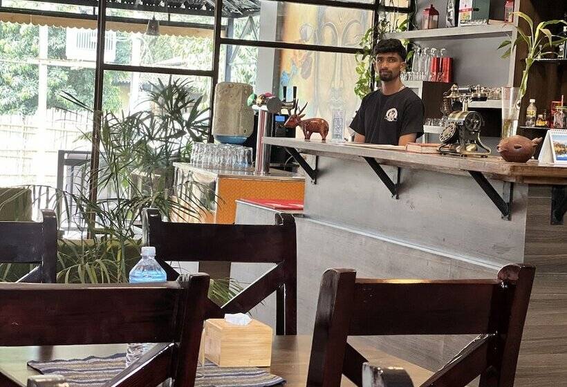 هتل Riverside Jungle Retreat