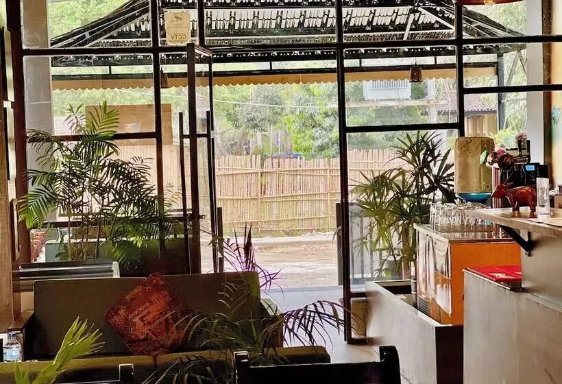 هتل Riverside Jungle Retreat