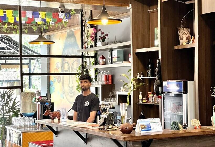 هتل Riverside Jungle Retreat