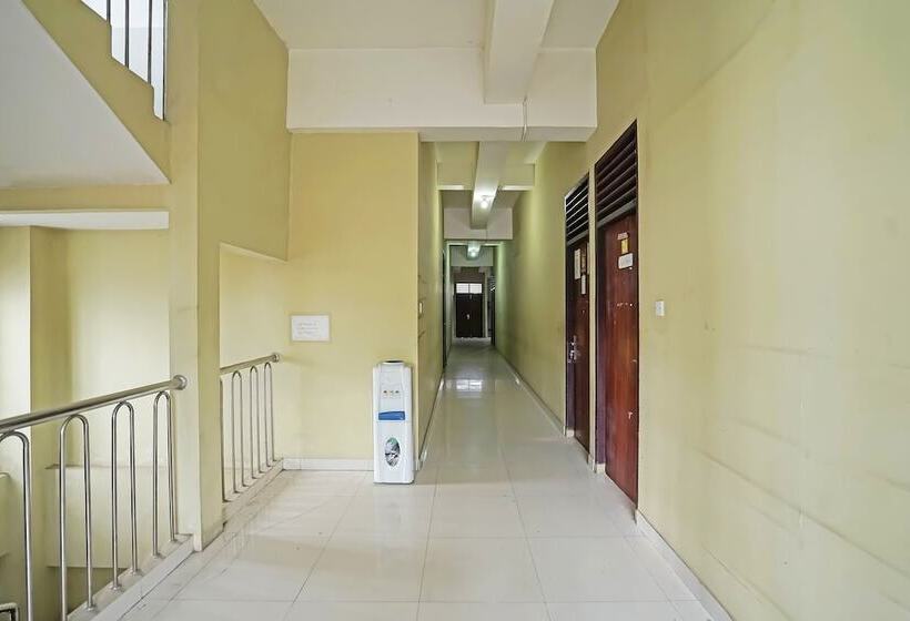 בית מלון כפרי Spot On 91956 Kost Titian Zaman